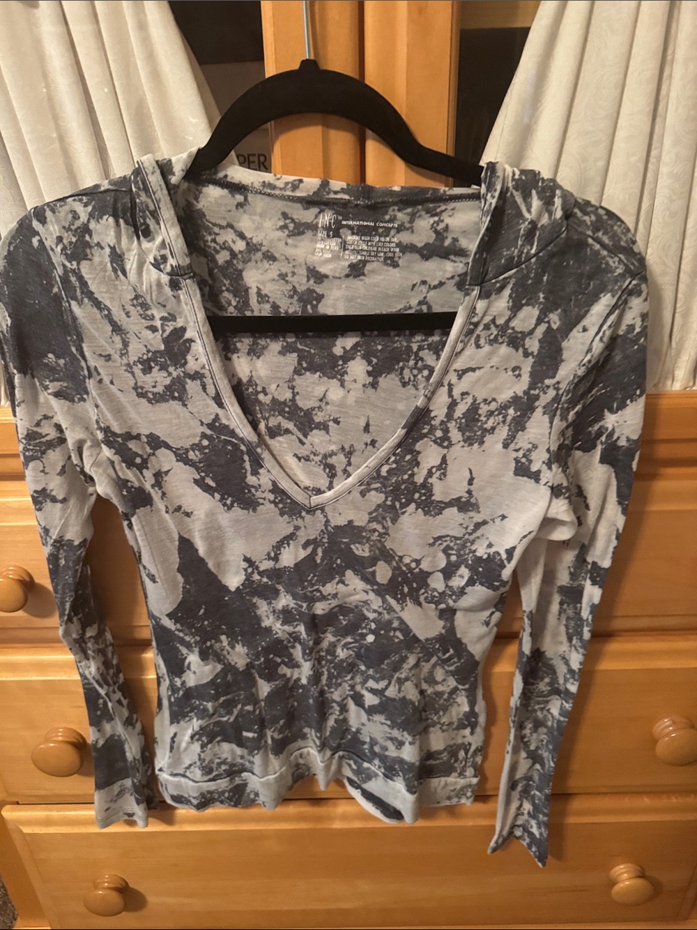 INC International Concepts Gray Tie-Dye V-Neck Long-Sleeve Top